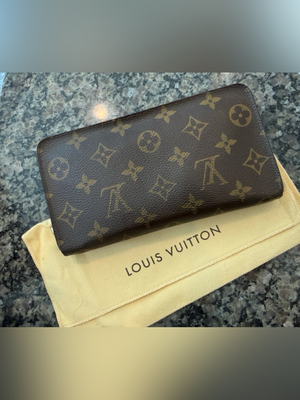 Louis Vuitton Monogram Zippy Wallet
